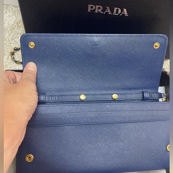 PRADA
Saffiano Metal Oro Chain Wallet Bleuette - Picture 7 of 8